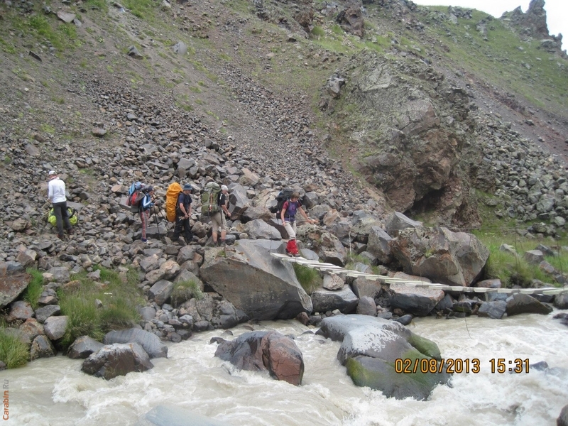 Переход по подвесному мосту