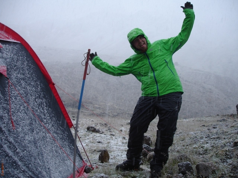 дождь сменялся снегом