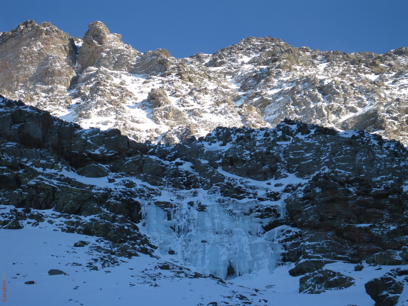 Лед под в. Альказаба