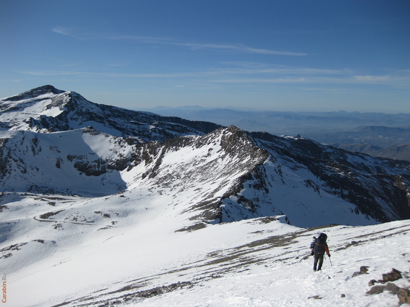 Пологий спуск к хижине