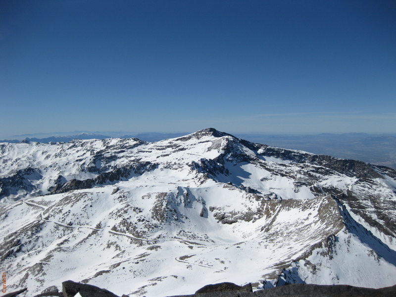 в. Велетта и заснеженная дорога к горнолыжному курорту