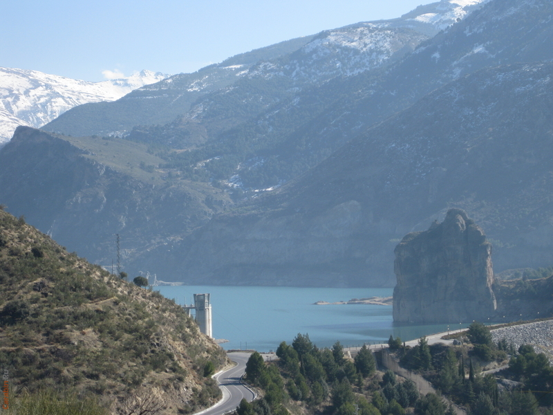 Начало похода. Выходим из населенки. Водохранилище