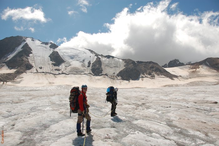 На заднем плане вершина Чаткара и пер. Ирикчат (1Б)