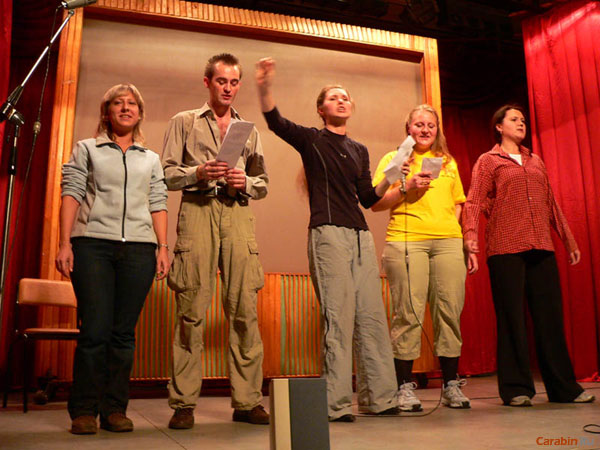 Единичка поет