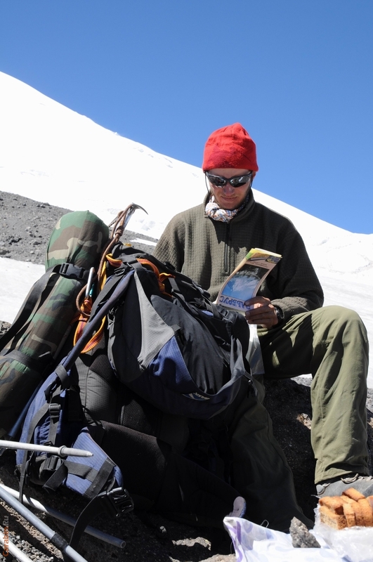 тут написано что нам на Эльбрус...