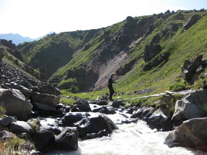 Навесной мост через р. Кызылкол