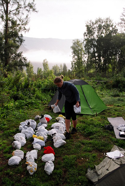 Завхоз Олик за работой.