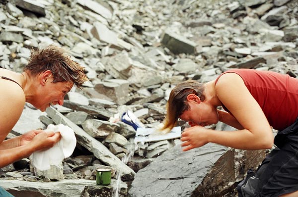 Тепло ли тебе, девица?