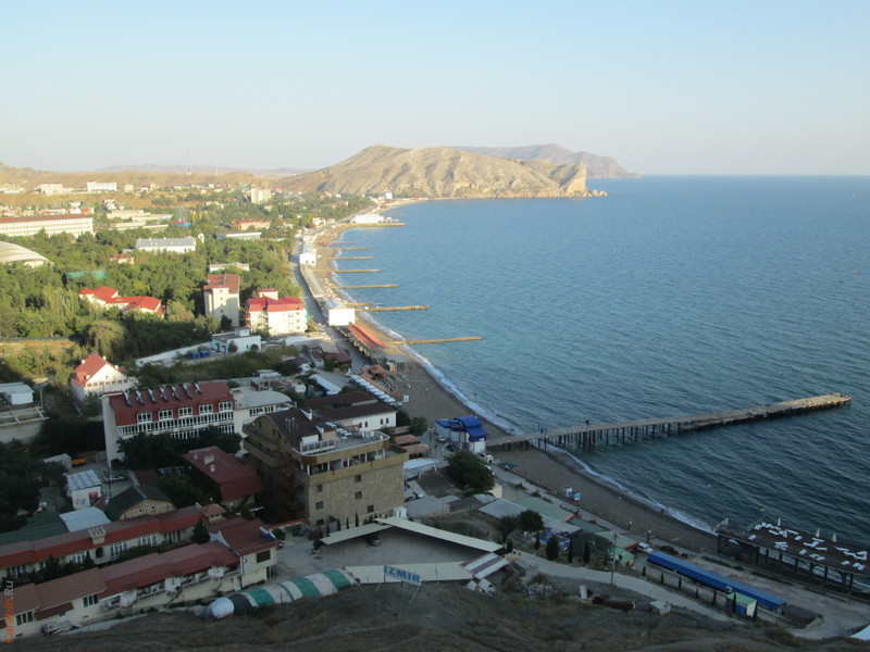 Вид на Судак со стен Генуэзской крепости