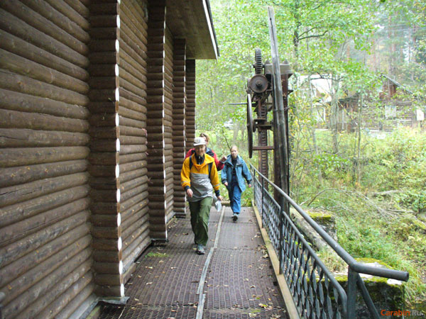 Переход по плотине