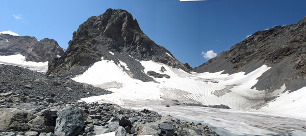 пик Квадратный. Справа - пер. Квадратный