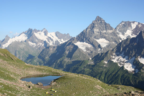 Стоянка у озера под пер. Алибек