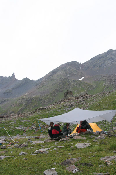 Ждем погоды под пер.Алибек (3165м, 1А)