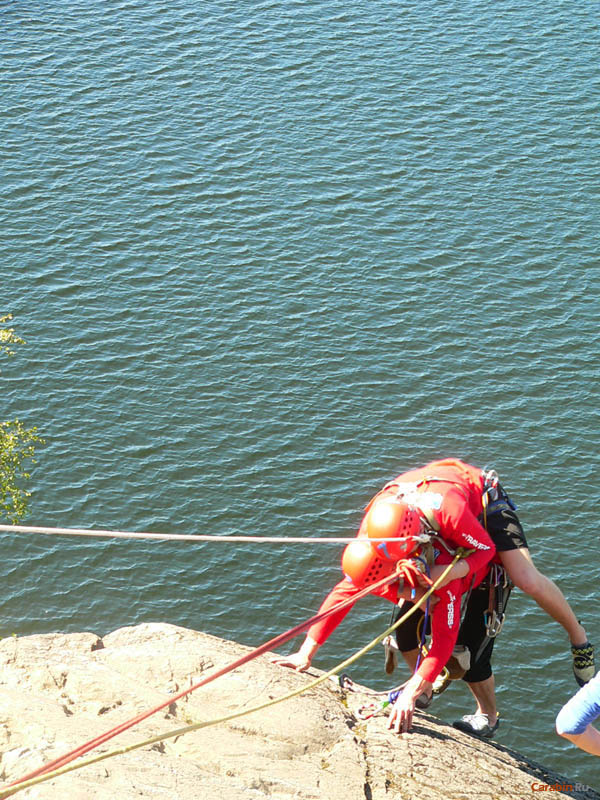 Транспортировка пострадавшего с наращиванием спусковых веревок