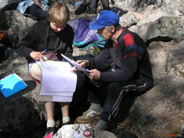 Судья Г.Н. Худницкий и секретарь В. Чистякова