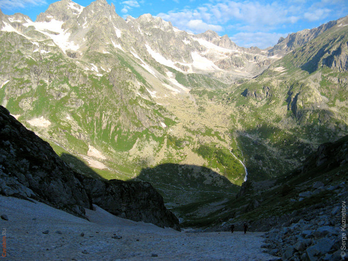 Вид на пер.Кичи-Муруджу с подъема на пер.Гондарай-Нахар