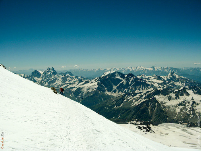 Спуск с вершины Эльбруса