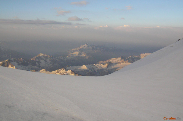 Вид с седловины Эльбруса