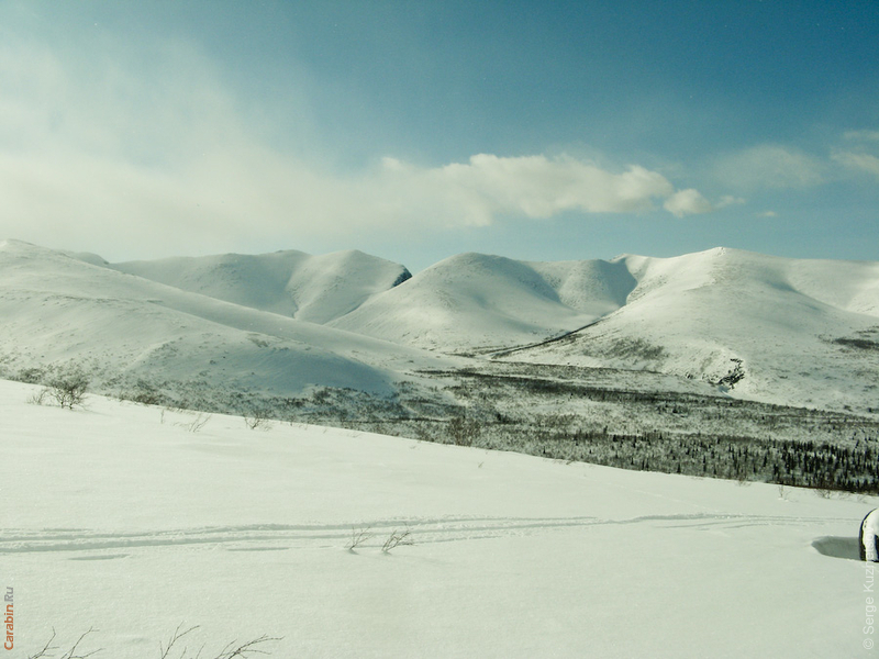 Вид на массив г.Хибинпахкчорр и пер.Юмъекорр