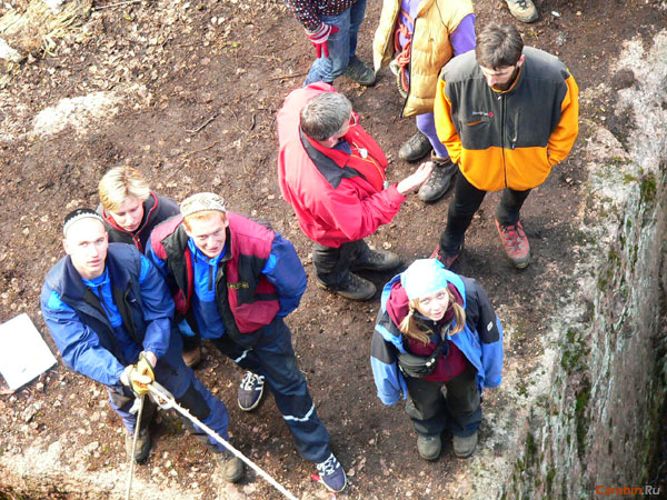 Участники наблюдают за выступлением своих конкурентов