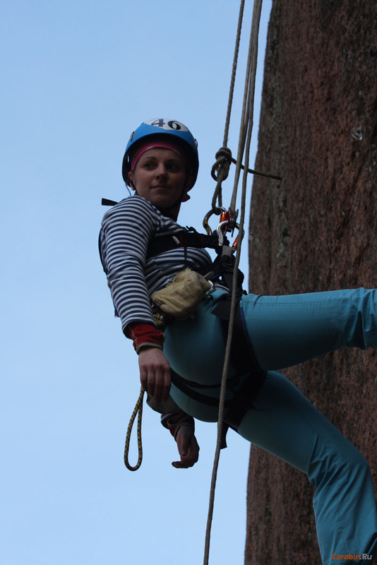 На третий этаж, пожалуйста