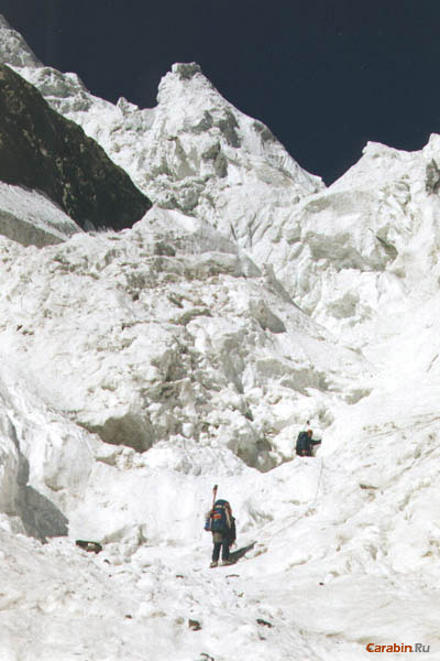Работа в нижней части ледопада