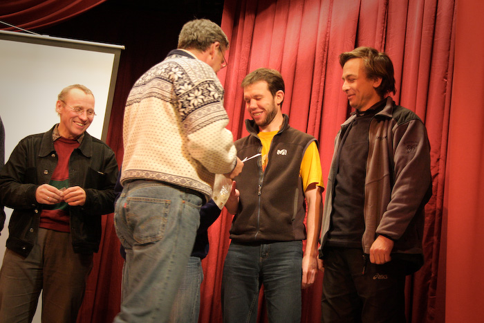 &quot;Белые&quot; значки