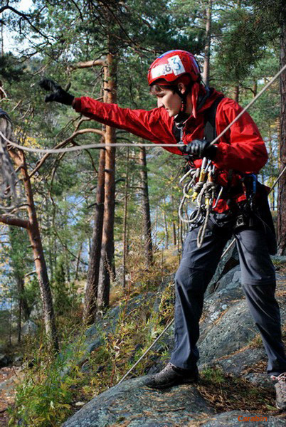 Внизу веревка!