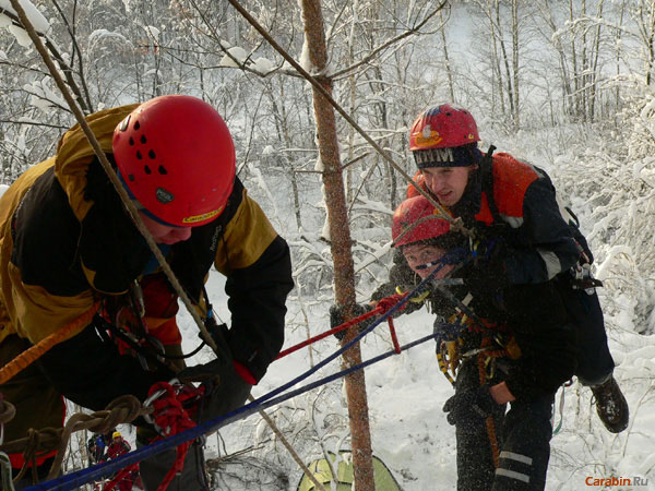 Команда Carabin.Ru на дистанции &amp;quot;Спуск пострадавшего с наращиванием веревок&amp;quot;