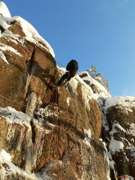 Скалы, снег, солнце