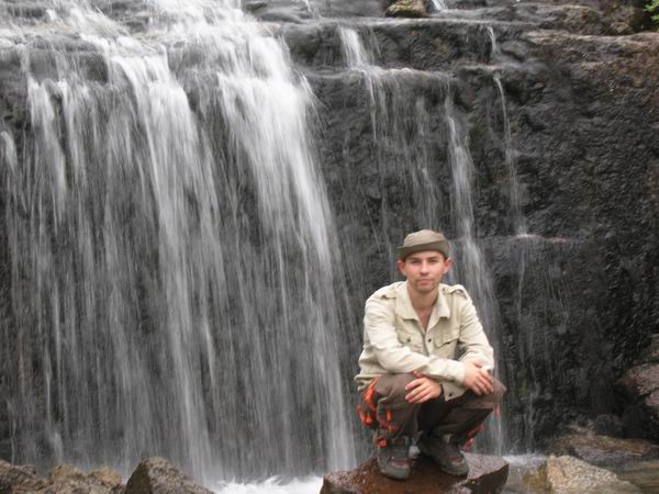 Тот же водопад в Аку-Аку