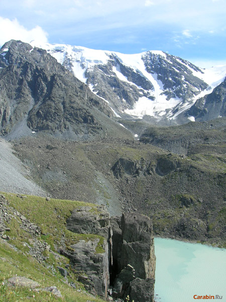 Щели в скале