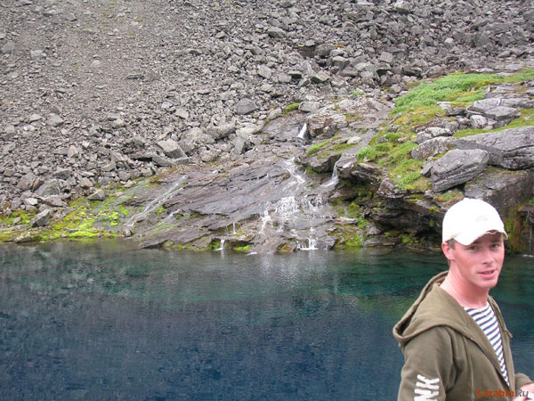 У голубого озера