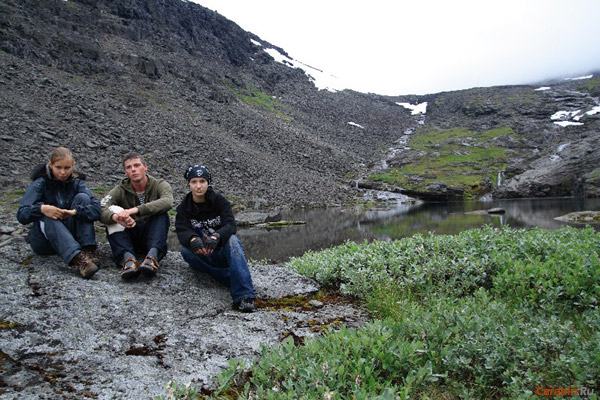 По другую сторону от сев. Тавайока