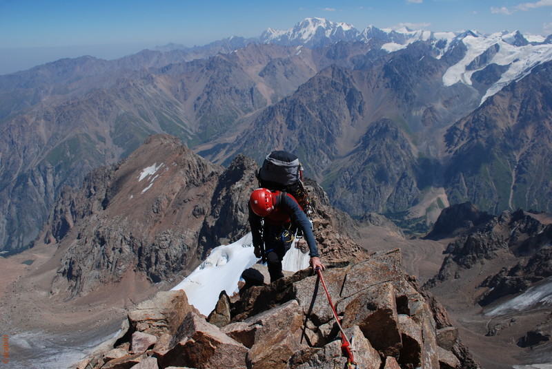 Держать равновесие